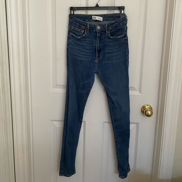 Zara Dark Wash Skinny Jeans (6) - Picture 1 of 4